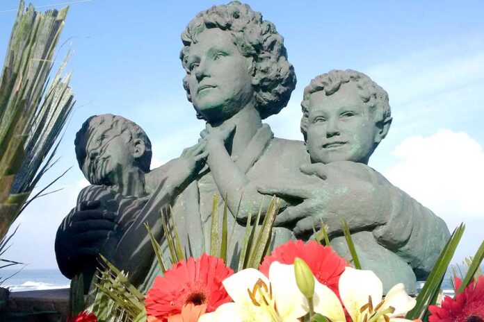 Erice (TP). Particolare dei busti con lapide in omaggio a Barbara Rizzo Asta e ai figli Giuseppe e Salvatore Asta